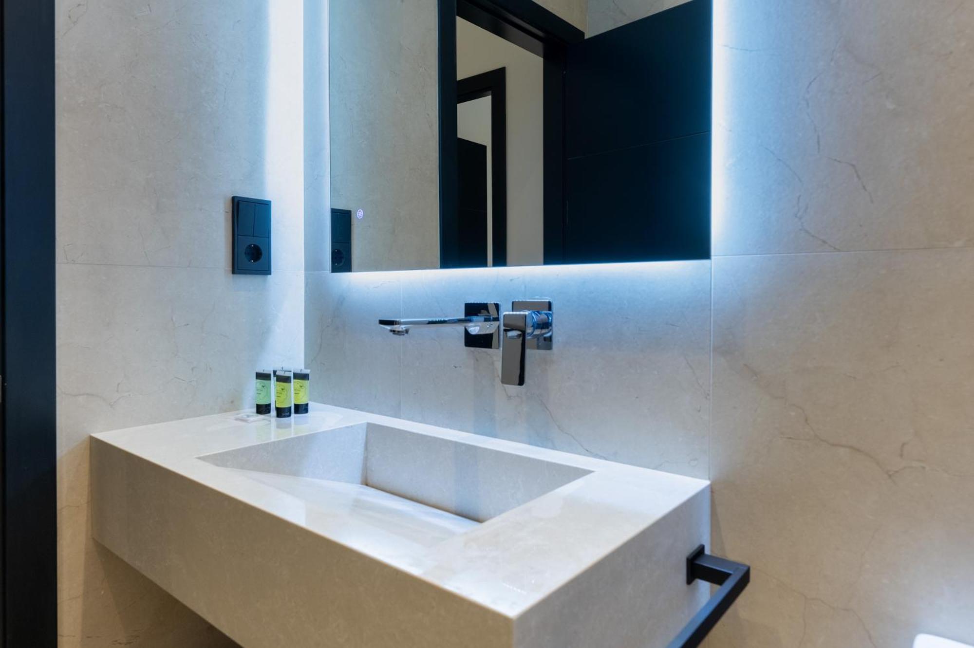 New Design Apartment - Private Patio - Gallos 2 Севілья Екстер'єр фото