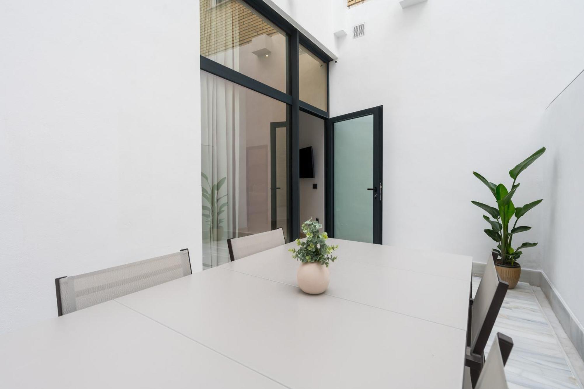 New Design Apartment - Private Patio - Gallos 2 Севілья Екстер'єр фото