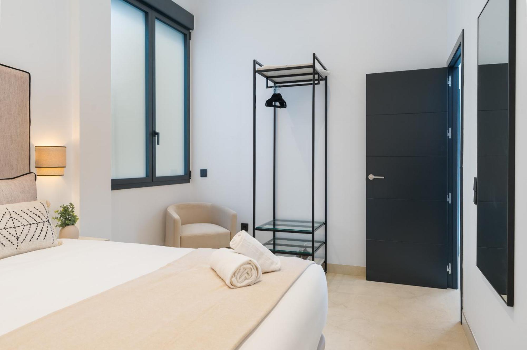 New Design Apartment - Private Patio - Gallos 2 Севілья Екстер'єр фото