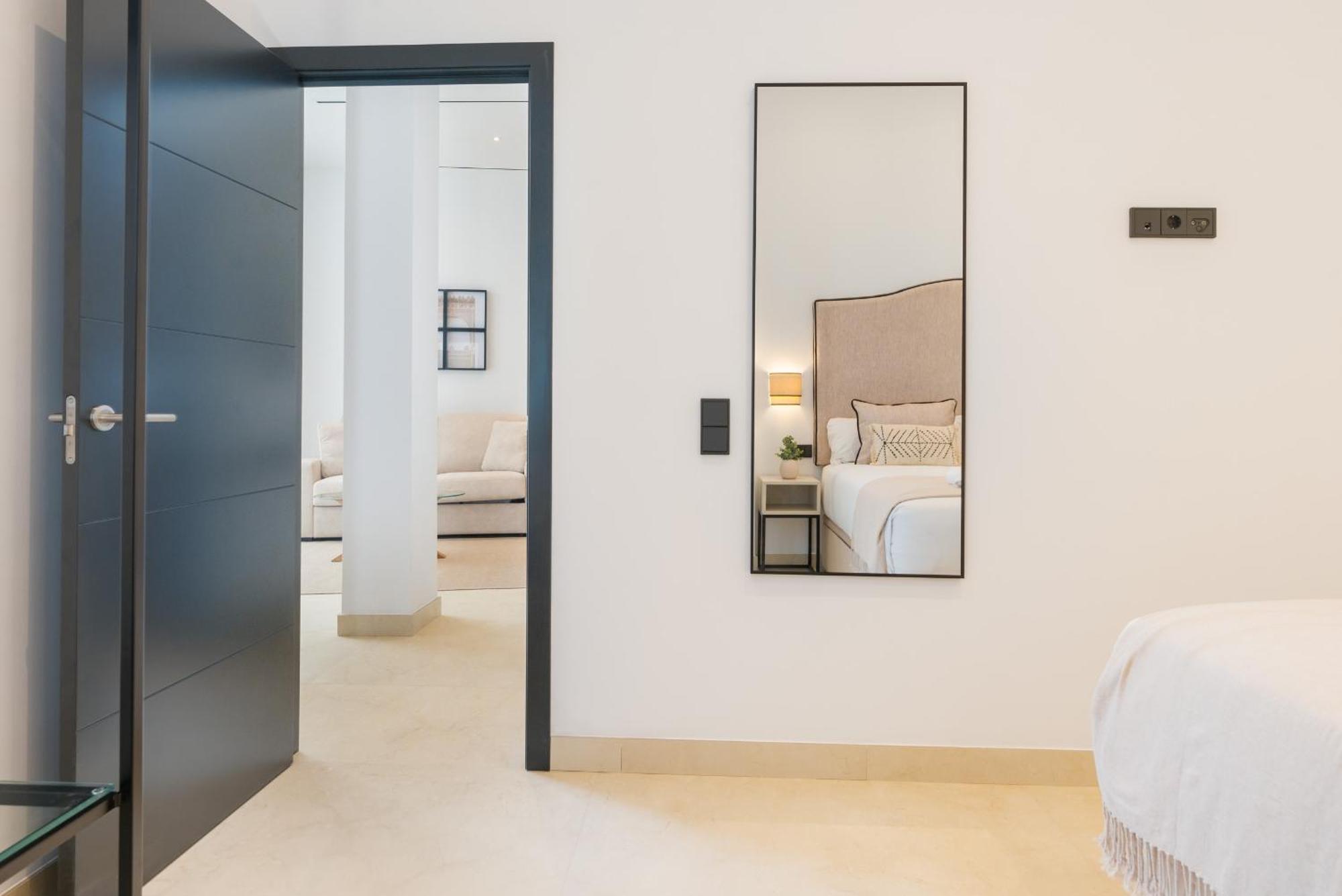 New Design Apartment - Private Patio - Gallos 2 Севілья Екстер'єр фото