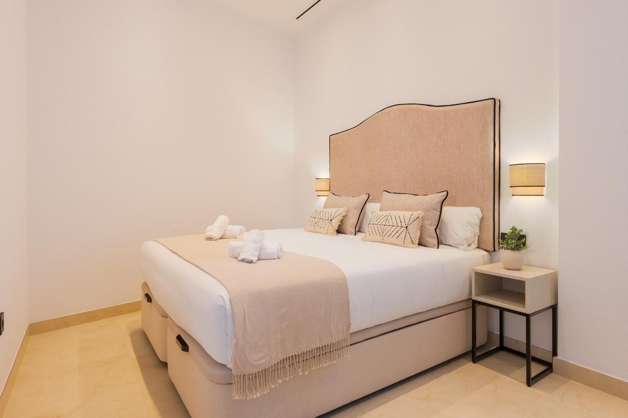 New Design Apartment - Private Patio - Gallos 2 Севілья Екстер'єр фото