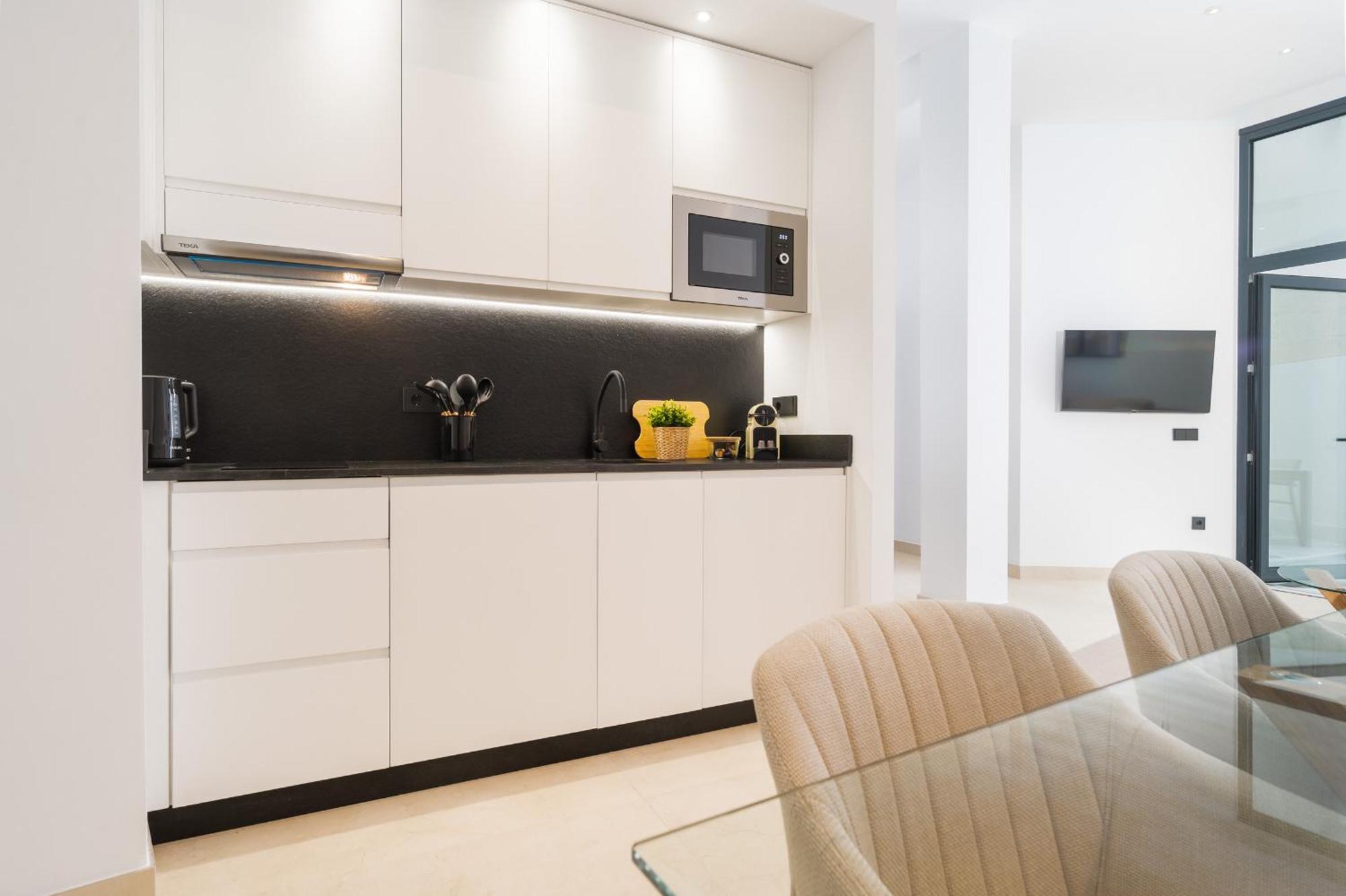 New Design Apartment - Private Patio - Gallos 2 Севілья Екстер'єр фото